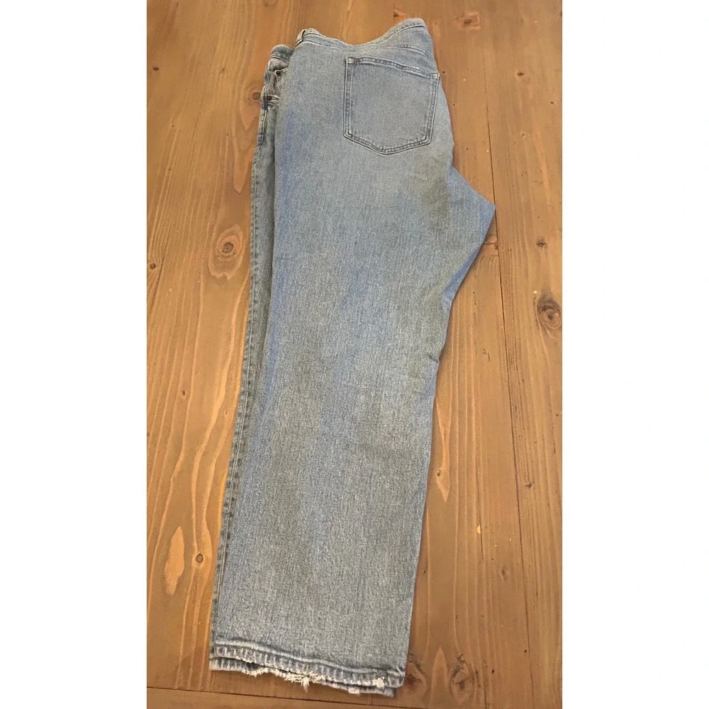 C5 Abercrombie & Fitch 90s Straight Ultra High Rise Distressed Jeans Light  24S